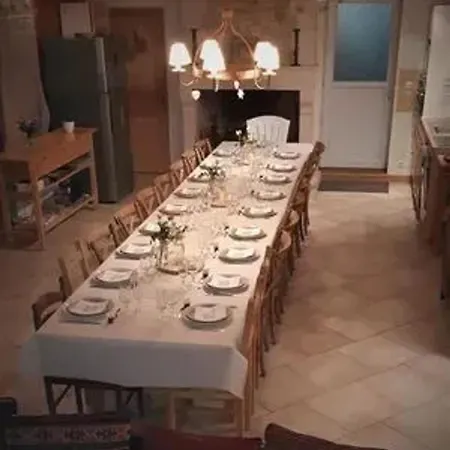 Maison Spacieuse Avec Piscine Et Vue Sur Jardin A Fourches