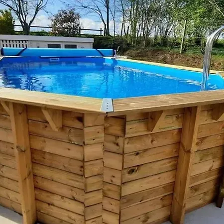 Maison Spacieuse Avec Piscine Et Vue Sur Jardin A Holiday home *