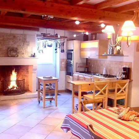 Maison Spacieuse Avec Piscine Et Vue Sur Jardin A *