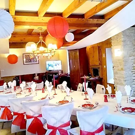 Maison Spacieuse Avec Piscine Et Vue Sur Jardin A Fourches