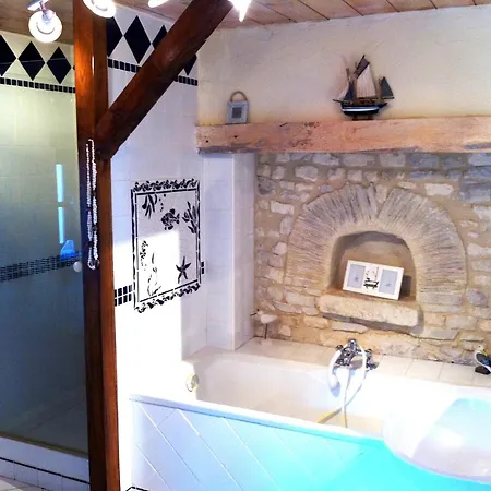 Maison Spacieuse Avec Piscine Et Vue Sur Jardin A * Fourches