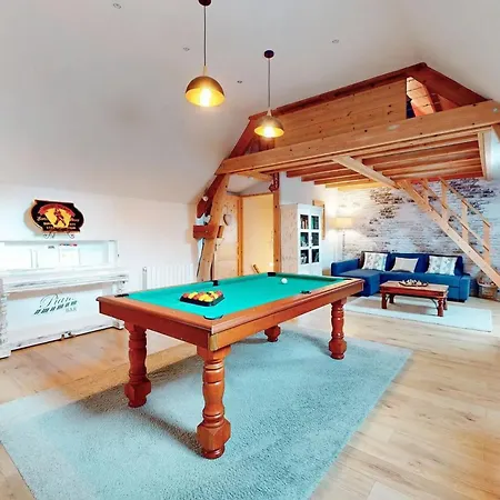Semesterbostad Maison Spacieuse Avec Piscine Et Vue Sur Jardin A