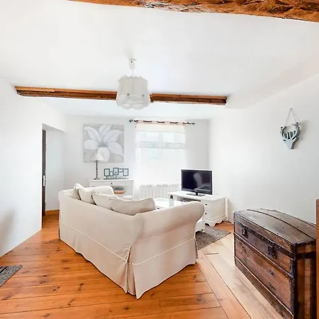 Maison Spacieuse Avec Piscine Et Vue Sur Jardin A Semesterbostad *