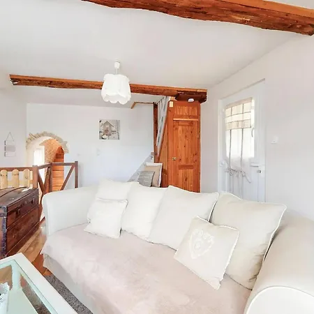 Semesterbostad Maison Spacieuse Avec Piscine Et Vue Sur Jardin A