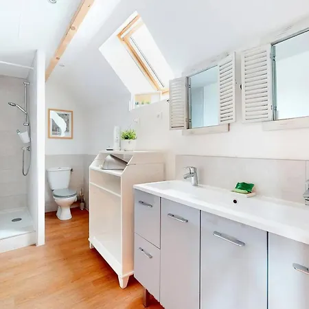 Maison Spacieuse Avec Piscine Et Vue Sur Jardin A Semesterbostad Fourches
