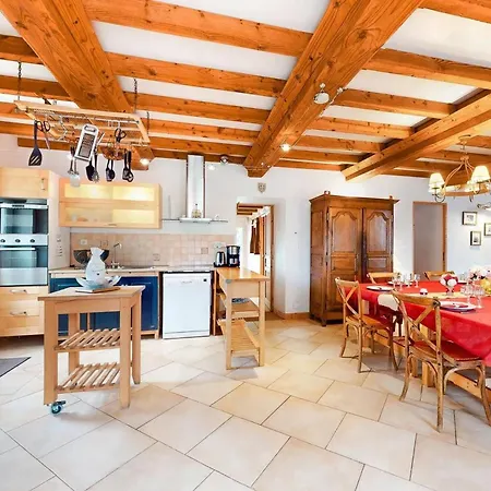 Semesterbostad Maison Spacieuse Avec Piscine Et Vue Sur Jardin A Fourches