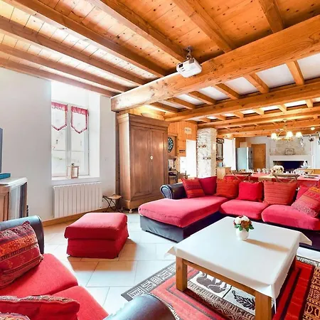 Maison Spacieuse Avec Piscine Et Vue Sur Jardin A *