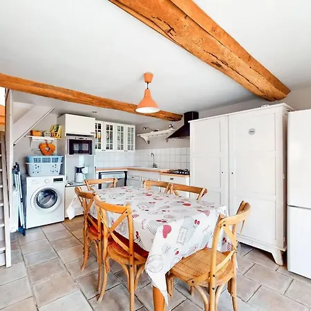 Maison Spacieuse Avec Piscine Et Vue Sur Jardin A * Fourches