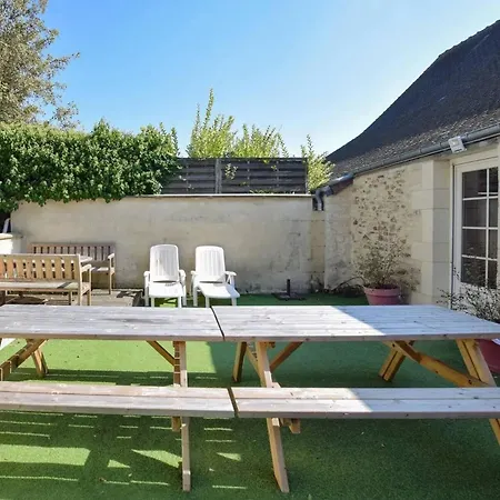 Maison Spacieuse Avec Piscine Et Vue Sur Jardin A