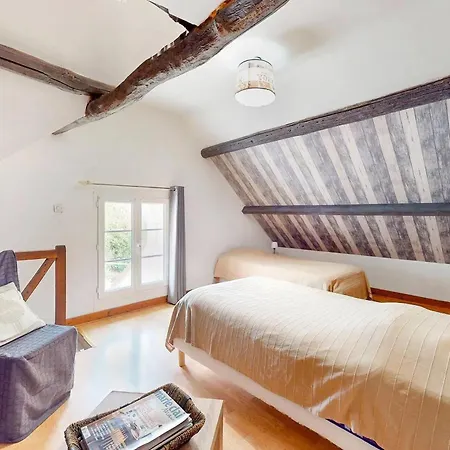 Maison Spacieuse Avec Piscine Et Vue Sur Jardin A Сasa de vacaciones Fourches
