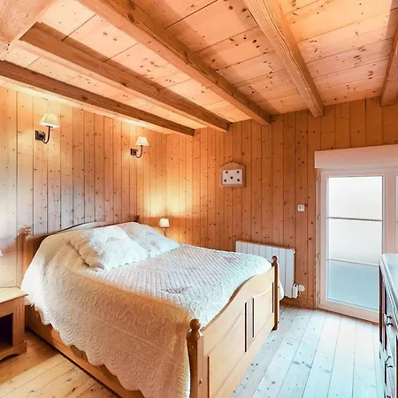 Maison Spacieuse Avec Piscine Et Vue Sur Jardin A *