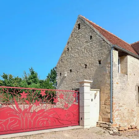 Maison Spacieuse Avec Piscine Et Vue Sur Jardin A Semesterbostad