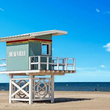 Semesterbostad Maison Spacieuse Avec Piscine Et Vue Sur Jardin A