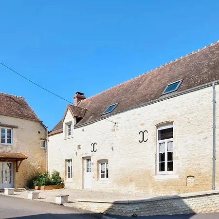 Maison Spacieuse Avec Piscine Et Vue Sur Jardin A Semesterbostad Fourches