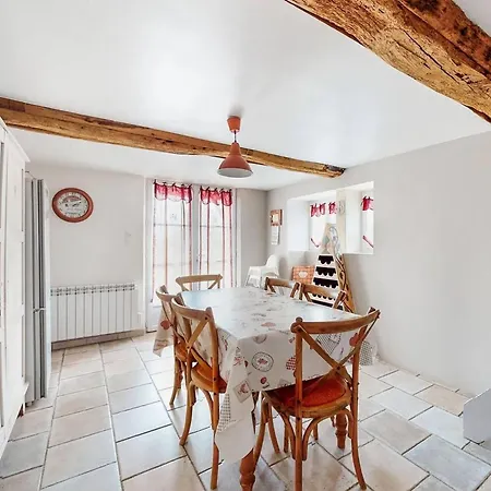 Maison Spacieuse Avec Piscine Et Vue Sur Jardin A Fourches