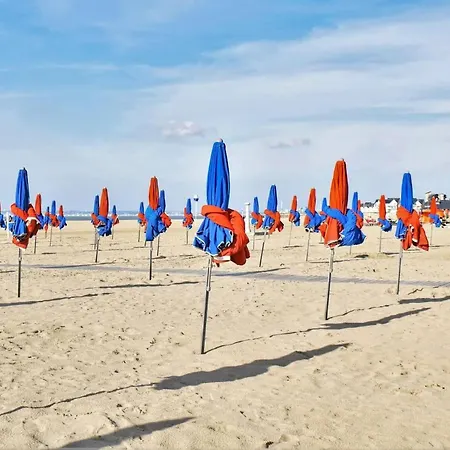 Maison Spacieuse Avec Piscine Et Vue Sur Jardin A