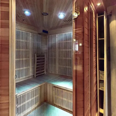 Semesterbostad Maison Spacieuse Avec Piscine Et Vue Sur Jardin A