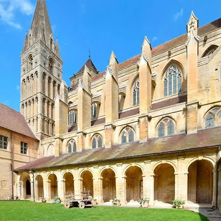 Semesterbostad Maison Spacieuse Avec Piscine Et Vue Sur Jardin A *