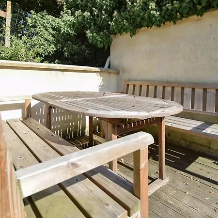 Maison Spacieuse Avec Piscine Et Vue Sur Jardin A Semesterbostad Fourches