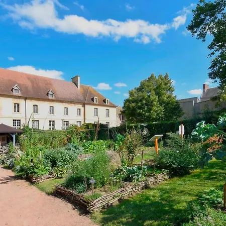 Semesterbostad Maison Spacieuse Avec Piscine Et Vue Sur Jardin A Fourches