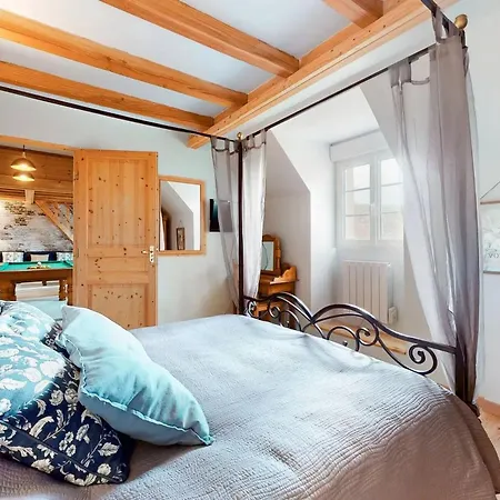 Maison Spacieuse Avec Piscine Et Vue Sur Jardin A *