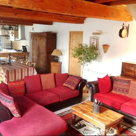 Vakantiehuis Maison Spacieuse Avec Piscine Et Vue Sur Jardin A Fourches