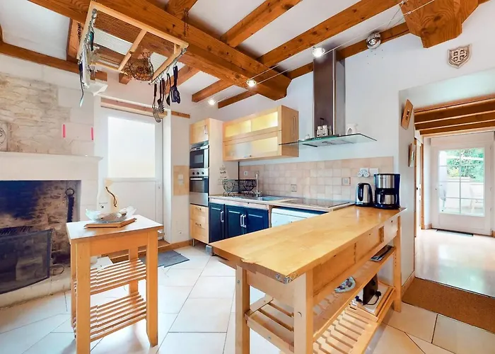 Maison Spacieuse Avec Piscine Et Vue Sur Jardin A * Fourches