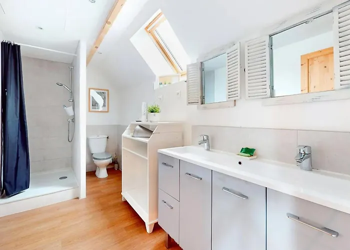 Maison Spacieuse Avec Piscine Et Vue Sur Jardin A Сasa de vacaciones Fourches