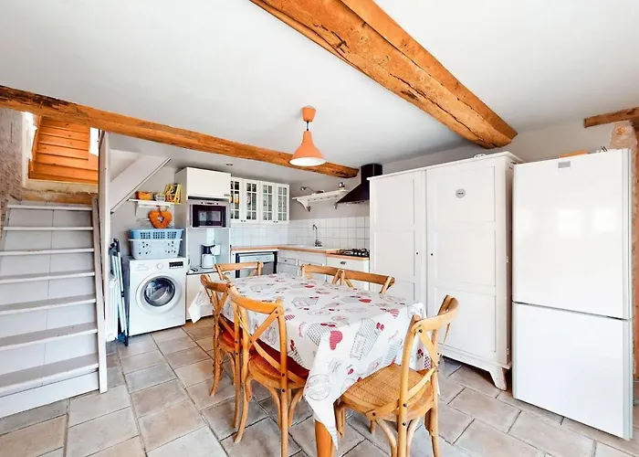 Maison Spacieuse Avec Piscine Et Vue Sur Jardin A * Fourches
