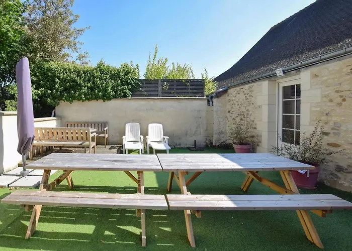 Maison Spacieuse Avec Piscine Et Vue Sur Jardin A
