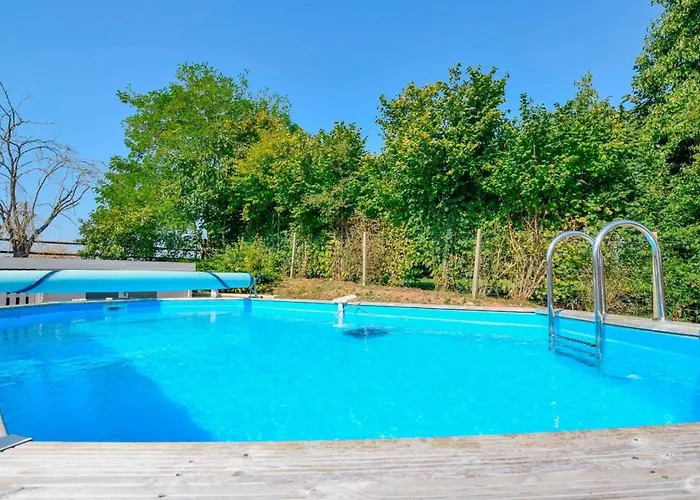 Maison Spacieuse Avec Piscine Et Vue Sur Jardin A Сasa de vacaciones