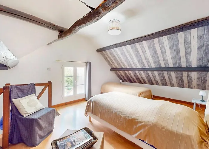 Maison Spacieuse Avec Piscine Et Vue Sur Jardin A Сasa de vacaciones Fourches