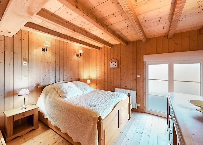 Maison Spacieuse Avec Piscine Et Vue Sur Jardin A *