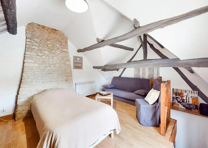 Maison Spacieuse Avec Piscine Et Vue Sur Jardin A Fourches