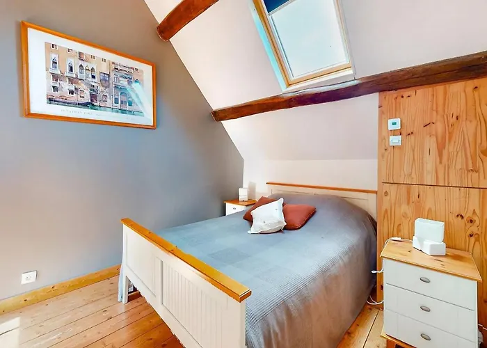 Сasa de vacaciones Maison Spacieuse Avec Piscine Et Vue Sur Jardin A *