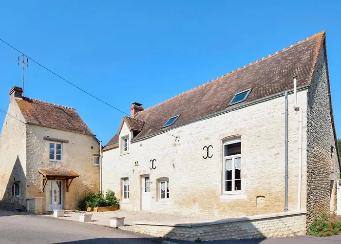 Maison Spacieuse Avec Piscine Et Vue Sur Jardin A Сasa de vacaciones Fourches