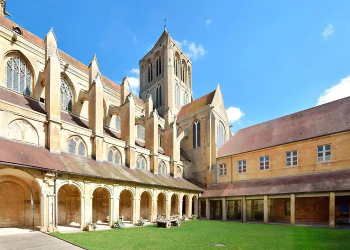 Maison Spacieuse Avec Piscine Et Vue Sur Jardin A Сasa de vacaciones *