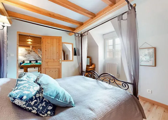 Maison Spacieuse Avec Piscine Et Vue Sur Jardin A *